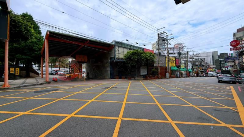 獨家東海商圈㊣台灣大道雙金店面套房房屋室內格局與周邊環境