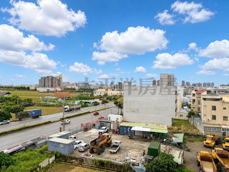 全新未住三房平車房屋室內格局與周邊環境