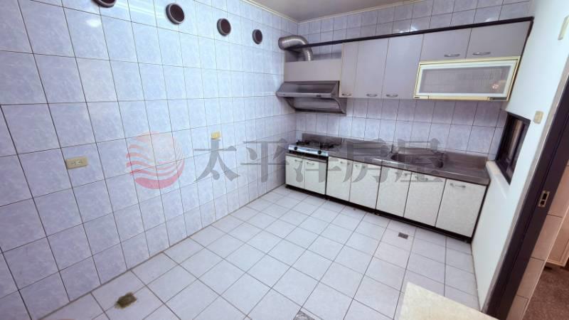 清水臨路透天美別墅房屋室內格局與周邊環境