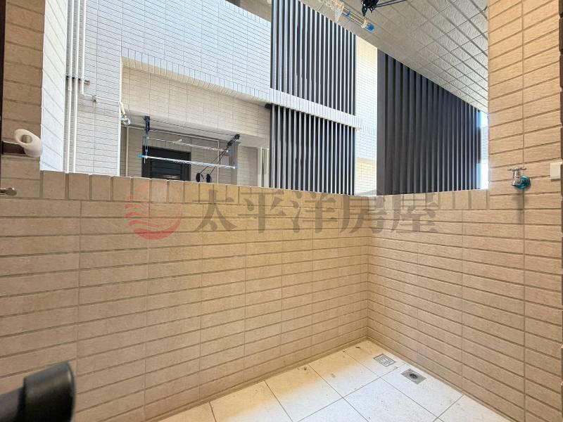 沙鹿家樂福次頂樓視野二房車位房屋室內格局與周邊環境