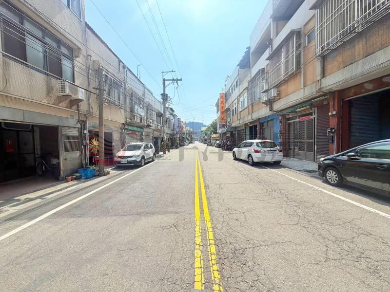 正鰲峰路賠售免整理透天房屋室內格局與周邊環境
