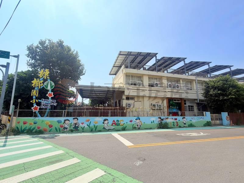 正鰲峰路賠售免整理透天房屋室內格局與周邊環境