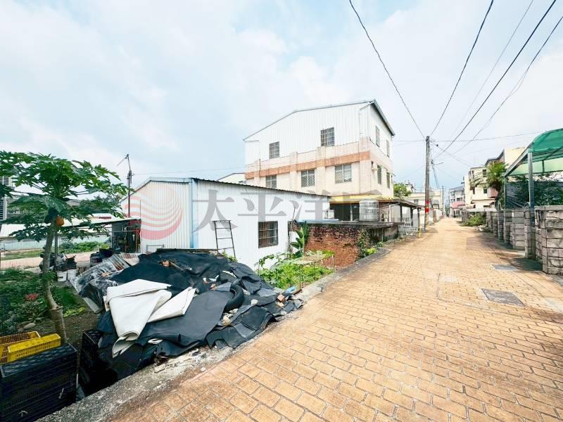 買地送屋前後臨路方正建地房屋室內格局與周邊環境