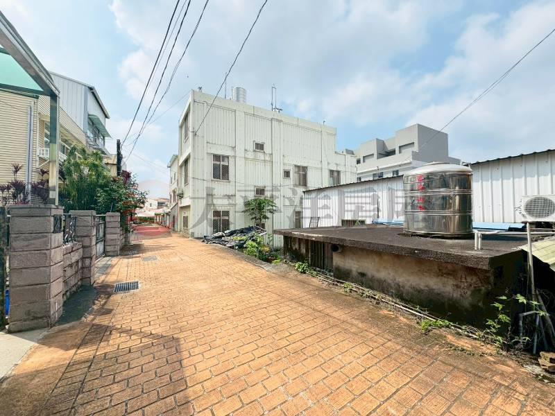 買地送屋前後臨路方正建地房屋室內格局與周邊環境