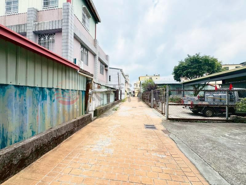 買地送屋前後臨路方正建地房屋室內格局與周邊環境