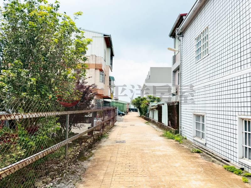 買地送屋前後臨路方正建地房屋室內格局與周邊環境