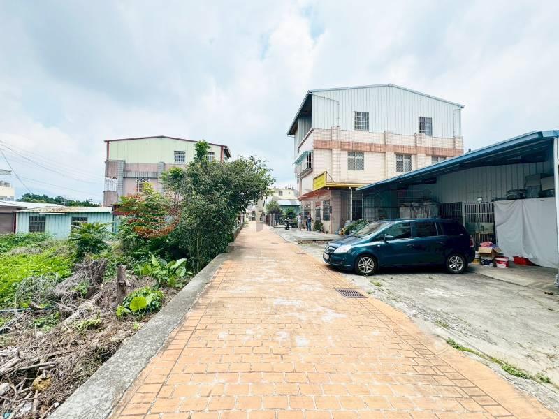 買地送屋前後臨路方正建地房屋室內格局與周邊環境