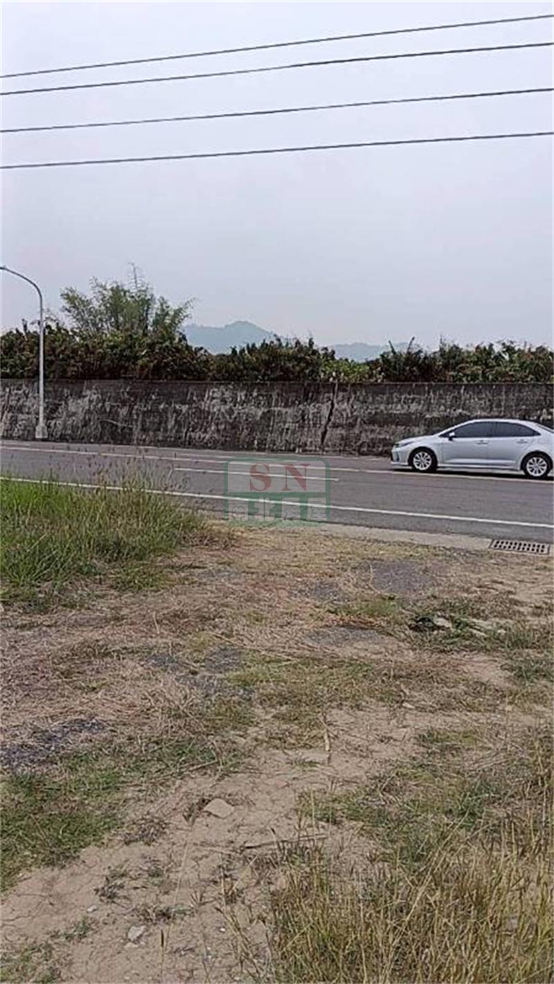 玉井社區旁農地有水有電資材室
