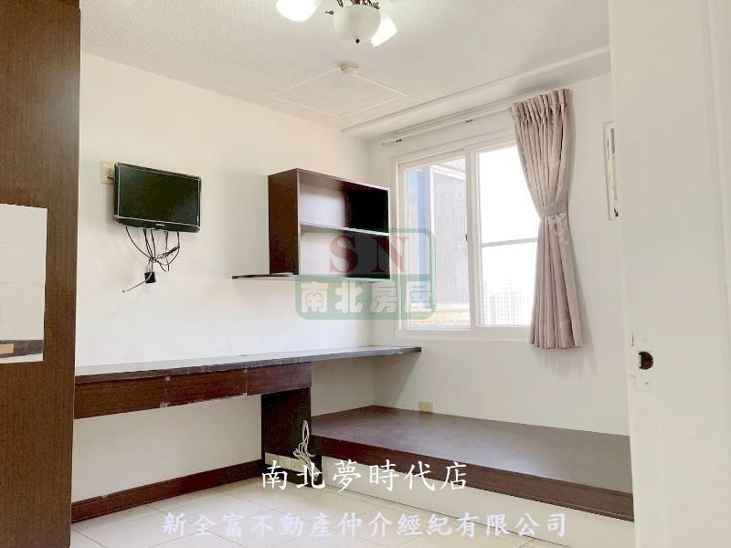 龍的天下三房＋車位