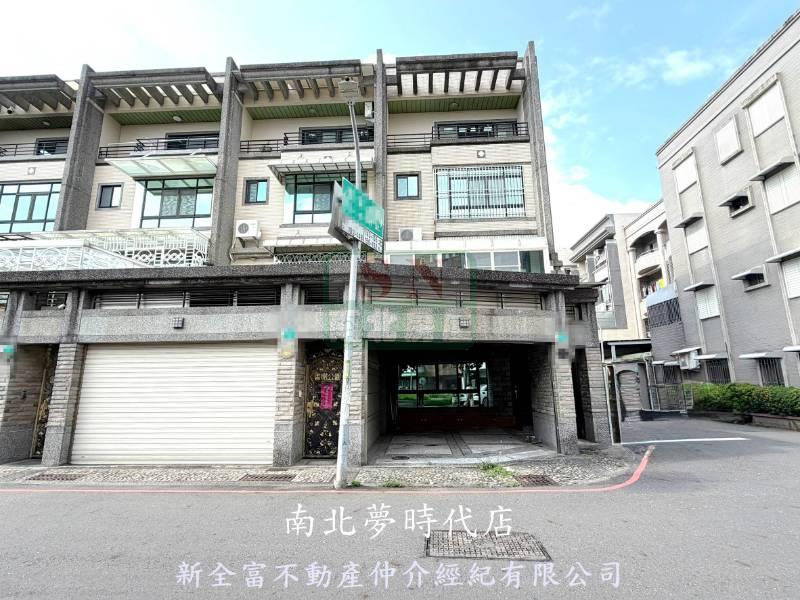 安順國中小。大面寬面公園角窗透天＊獨家專賣