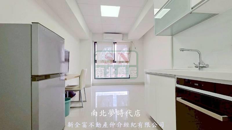 高雄站前景觀6年新電梯２房