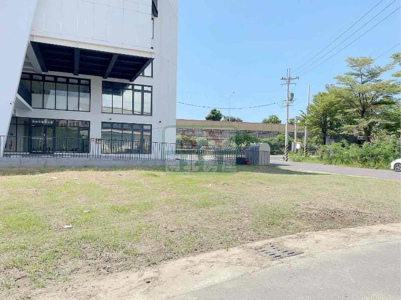 專★東區東門交流道希有三角窗方正建地(二)
