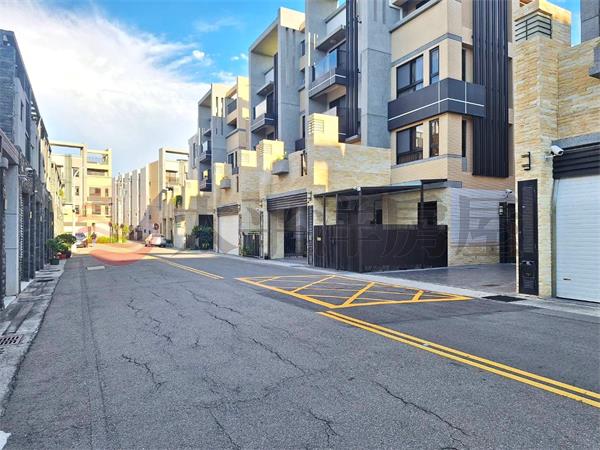 臨路9米5面寬雙車電梯別墅房屋室內格局與周邊環境